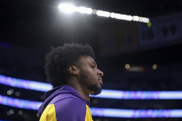 布朗尼本赛季在发展定约旧例赛阶段出战了10场比赛让球网体育信息