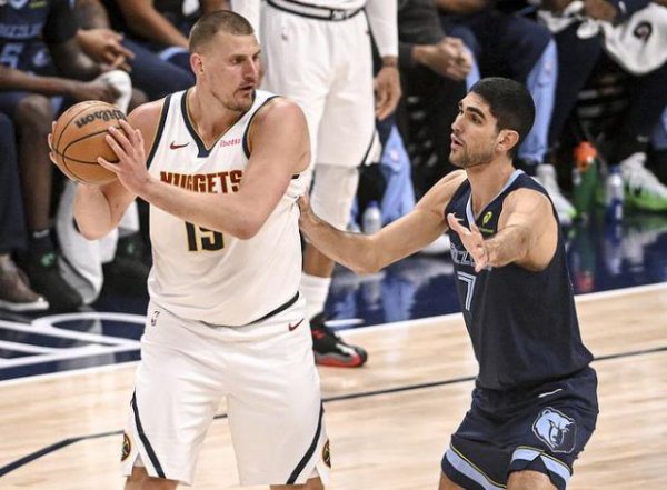 约基奇本赛季 34 次三双体育录像/图片