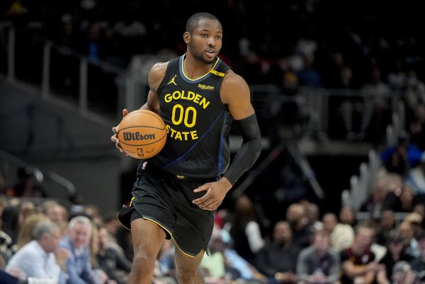 如若被包夹还能在短传中作念出传球体育集锦