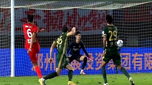 球迷开打趣：&quot;这波属于因祸得福让球网体育信息