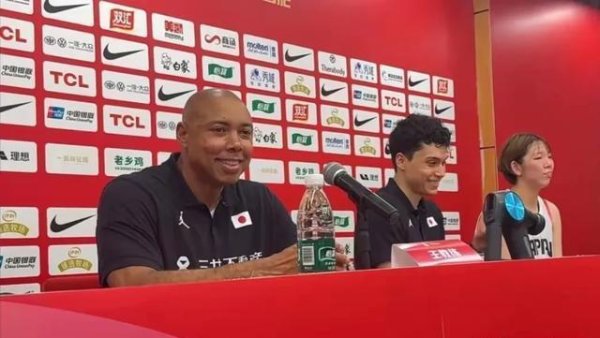 听着像是在打扑克呢！果真的体育集锦