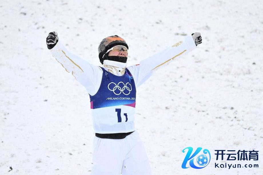 [图]解放式滑雪空中手段夹杂团体决赛中国队摘铜